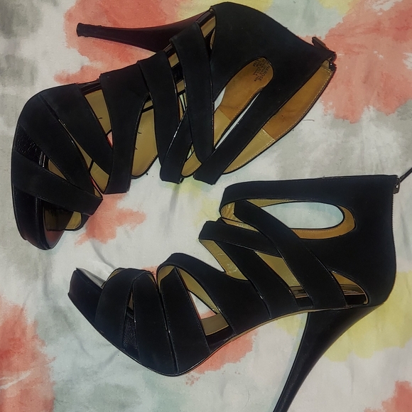 Shoes 👞 are in good condition only wore once can negotiate price - Picture 3 of 4